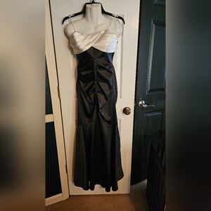 Jump Apparel Size 5/6 Mermaid Style Gown. NWOT